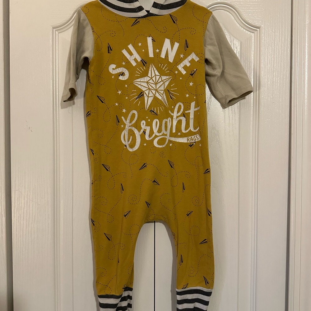 Rags to Raches Gold and Gray Graphic 3/4 Sleeve Romper 18-24 Months